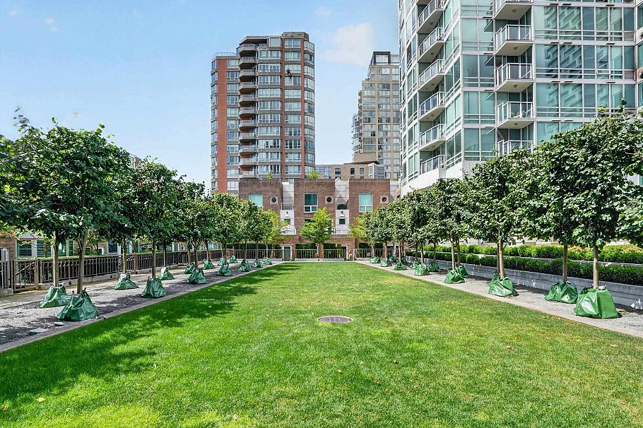 404 1501 Howe Street Vancouver, BC - 7