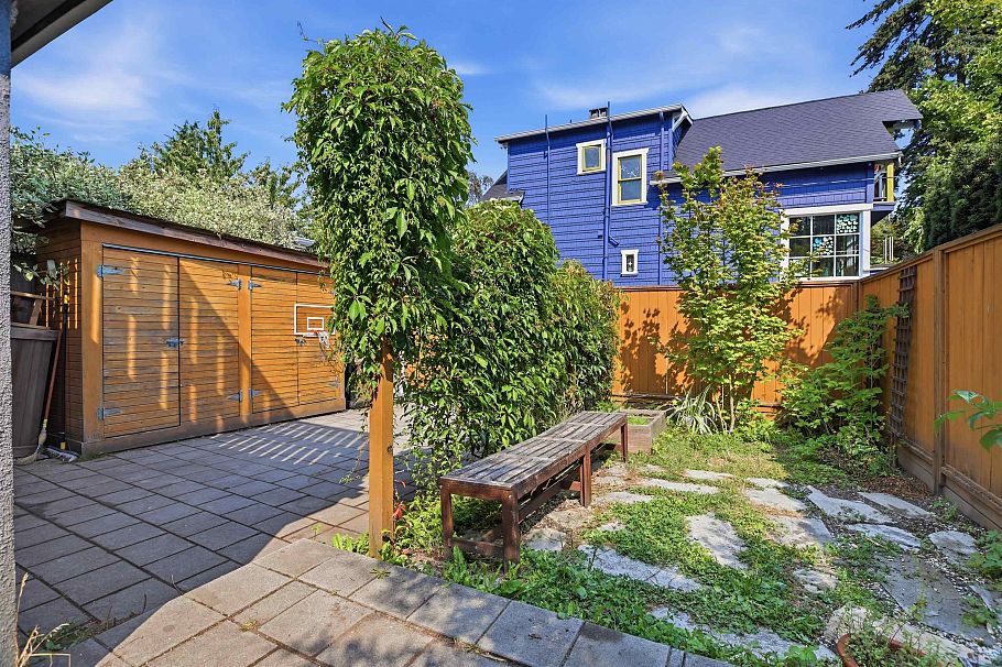 375 E 28th Avenue Vancouver, BC - 35
