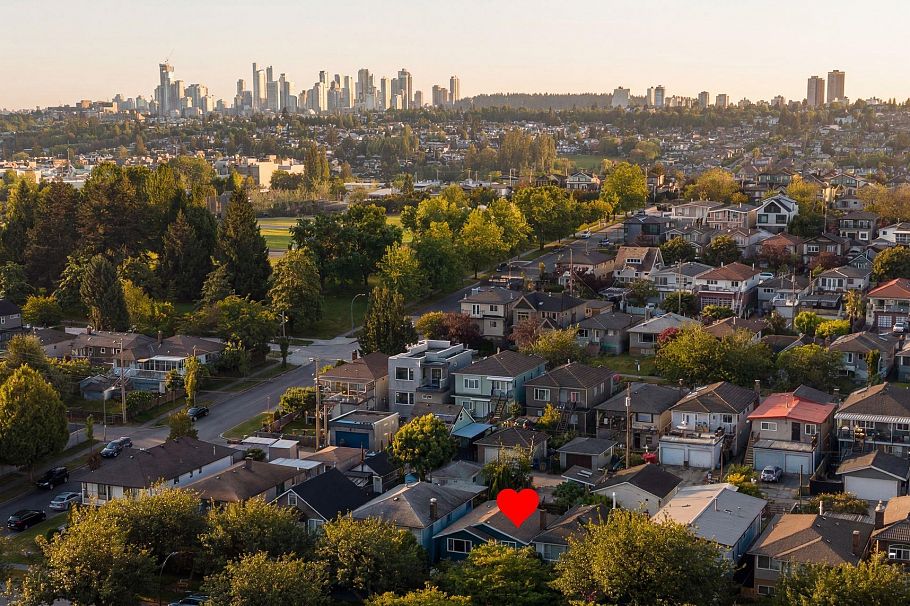 3172 E 2nd Avenue Vancouver, BC - 37