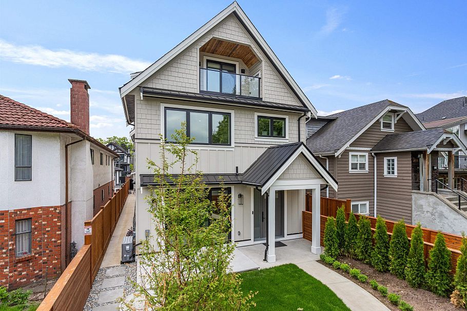 1 2258 Napier Street Vancouver, BC - 3
