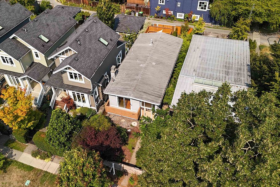 375 E 28th Avenue Vancouver, BC - 39