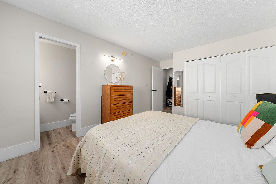 202 1610 Chesterfield Avenue North Vancouver, BC - 20