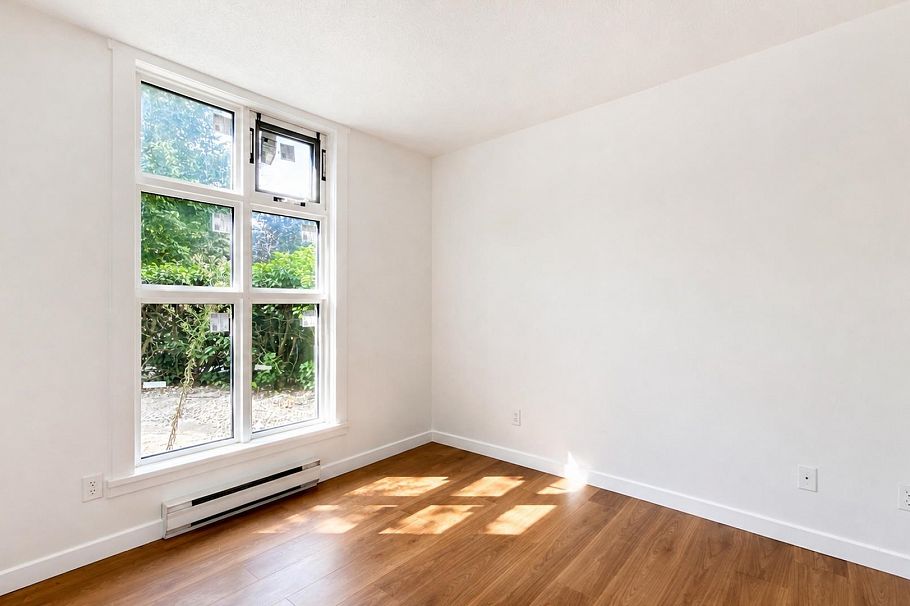 1 2528 E Broadway Vancouver, BC - 13