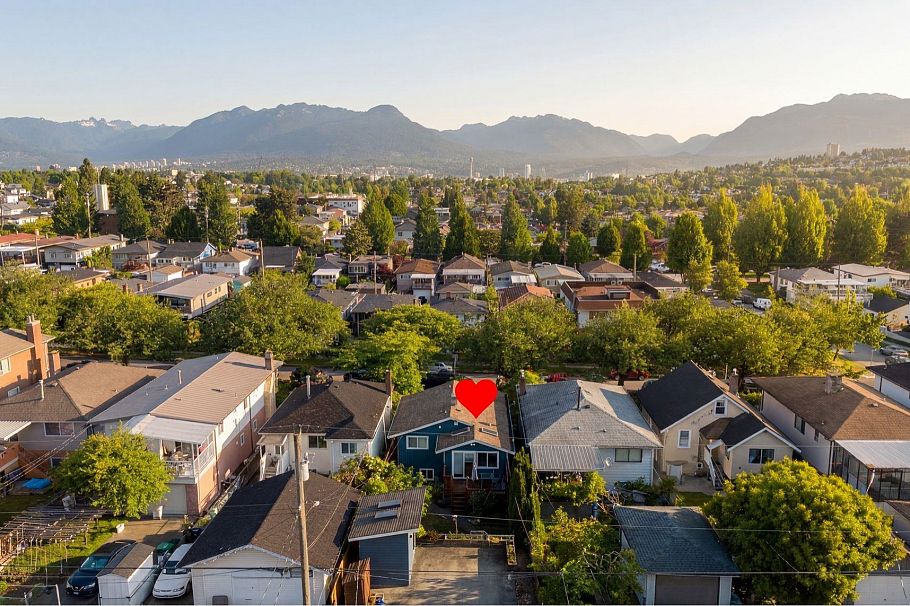 3172 E 2nd Avenue Vancouver, BC - 36