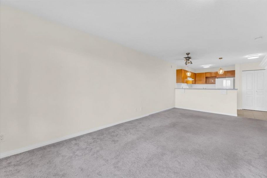 208 333 E 1st Street North Vancouver, BC - 10