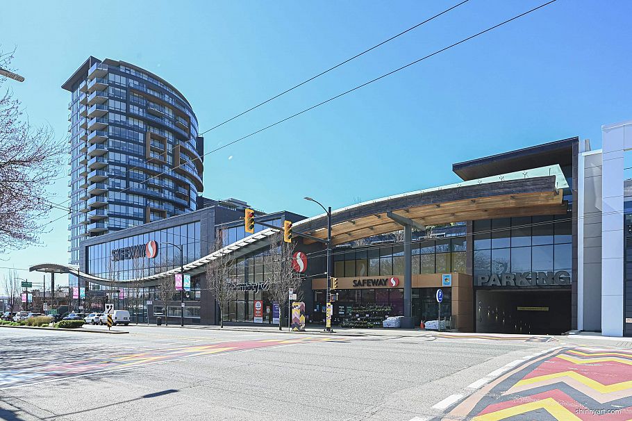 2001 8555 Granville Street Vancouver, BC - 2