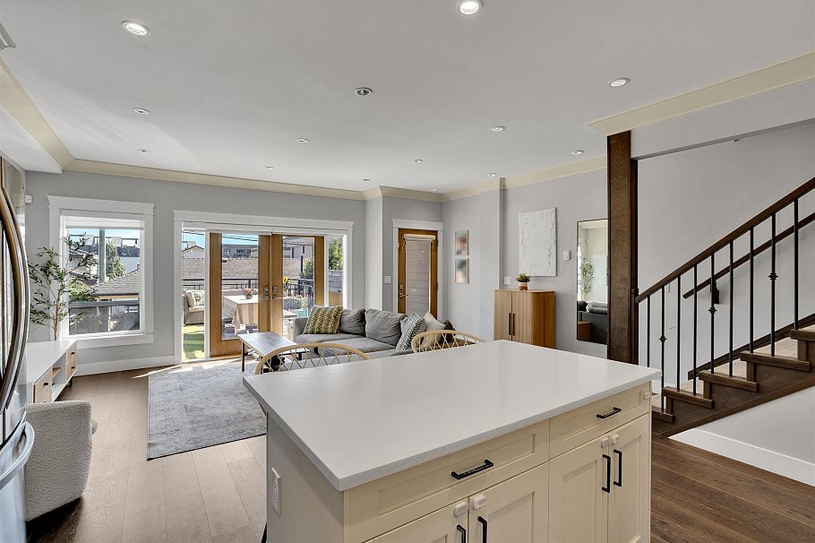 545 E 4th Street North Vancouver, BC - 11