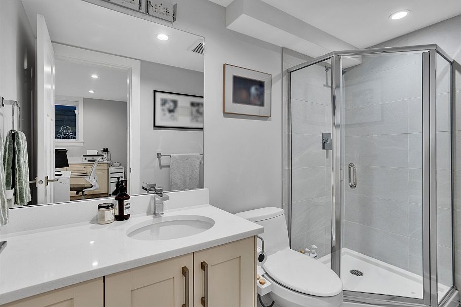 545 E 4th Street North Vancouver, BC - 30