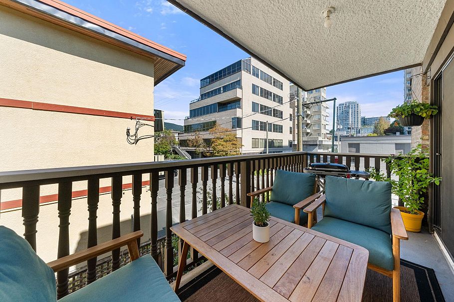 202 1610 Chesterfield Avenue North Vancouver, BC - 25