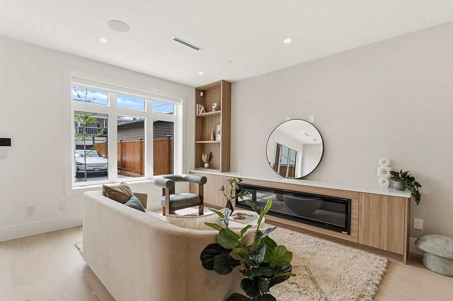 2 2258 Napier Street Vancouver, BC - 4