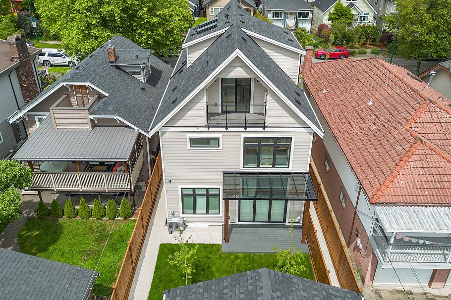 2 2258 Napier Street Vancouver, BC - 30