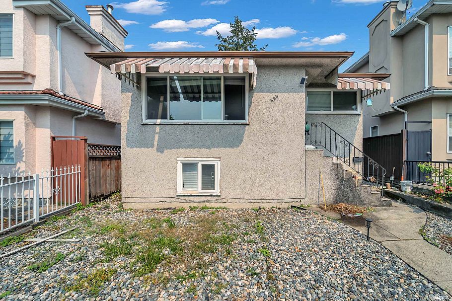 425 E 57th Avenue Vancouver, BC - 4