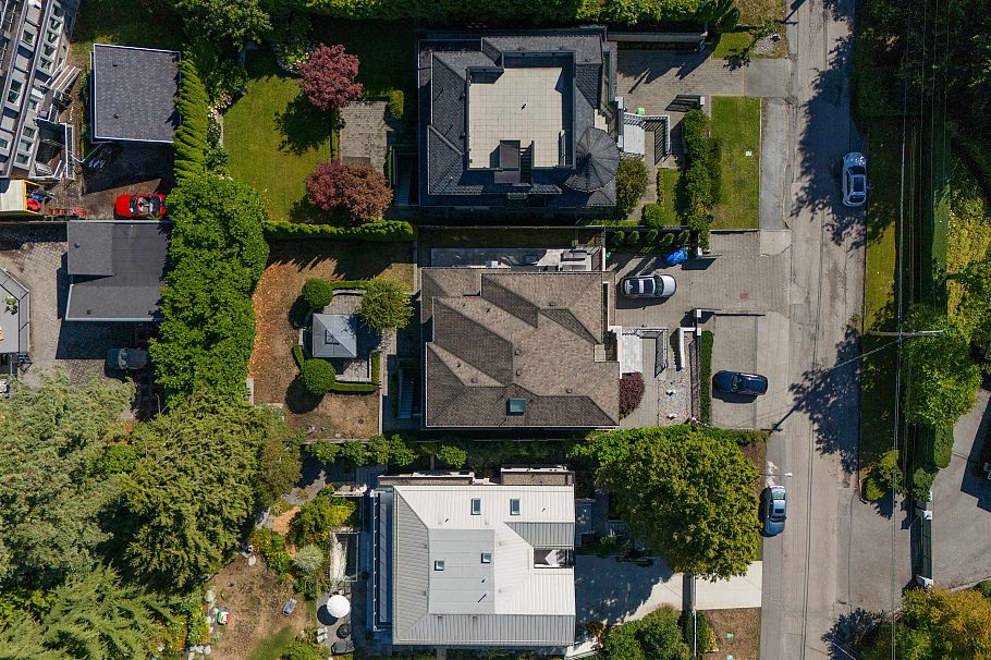 3085 W 49 Avenue Vancouver, BC - 38