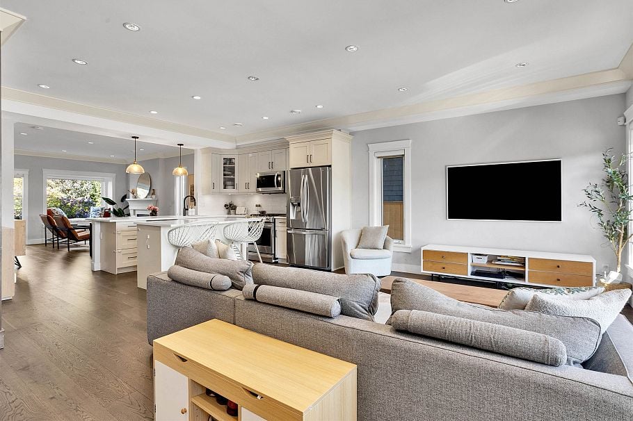 545 E 4th Street North Vancouver, BC - 3