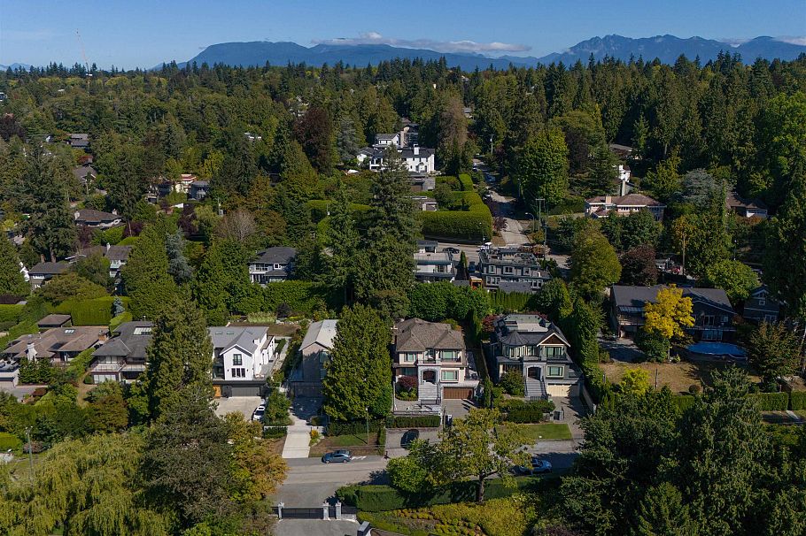 3085 W 49 Avenue Vancouver, BC - 32