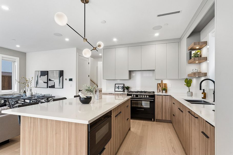 1 2258 Napier Street Vancouver, BC - 1