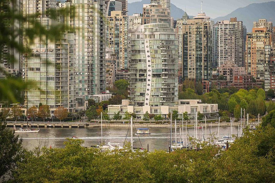 1243 W 7th Avenue Vancouver, BC - 34