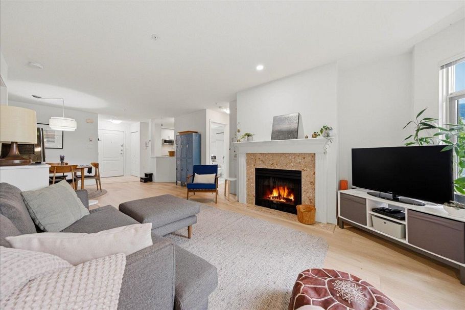 411 2059 Chesterfield Avenue North Vancouver, BC - 4