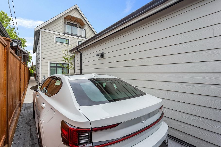 1 2258 Napier Street Vancouver, BC - 28