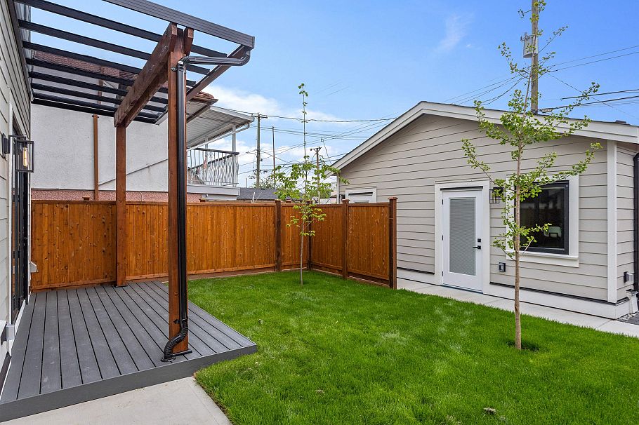 2 2258 Napier Street Vancouver, BC - 23