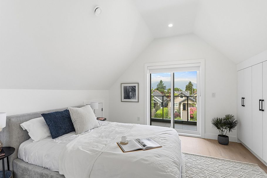 1 2258 Napier Street Vancouver, BC - 21