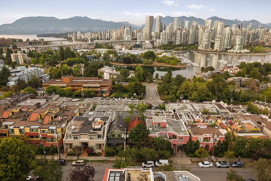 1243 W 7th Avenue Vancouver, BC - 39