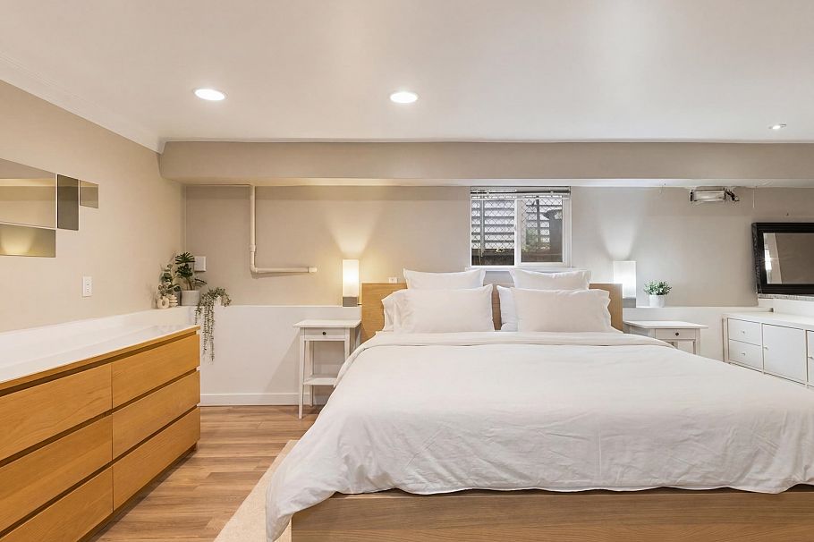 3172 E 2nd Avenue Vancouver, BC - 25