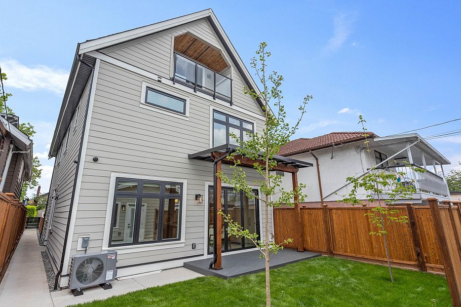 2 2258 Napier Street Vancouver, BC - 28