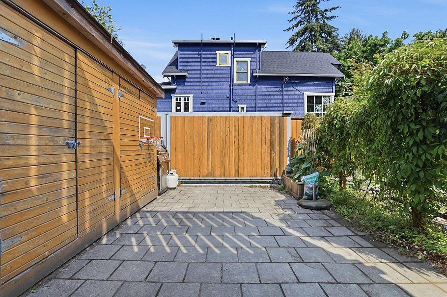 375 E 28th Avenue Vancouver, BC - 36