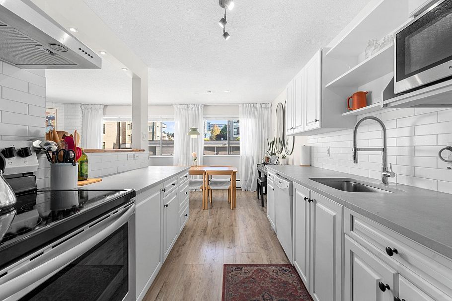 202 1610 Chesterfield Avenue North Vancouver, BC - 9