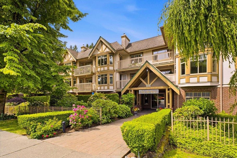 411 2059 Chesterfield Avenue North Vancouver, BC - 1