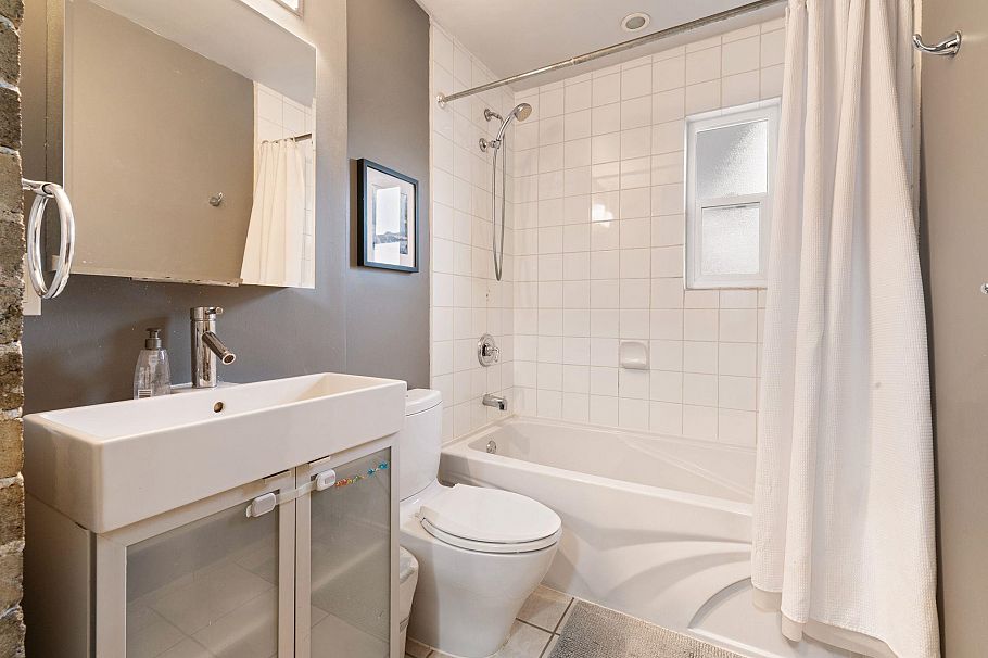 3172 E 2nd Avenue Vancouver, BC - 24