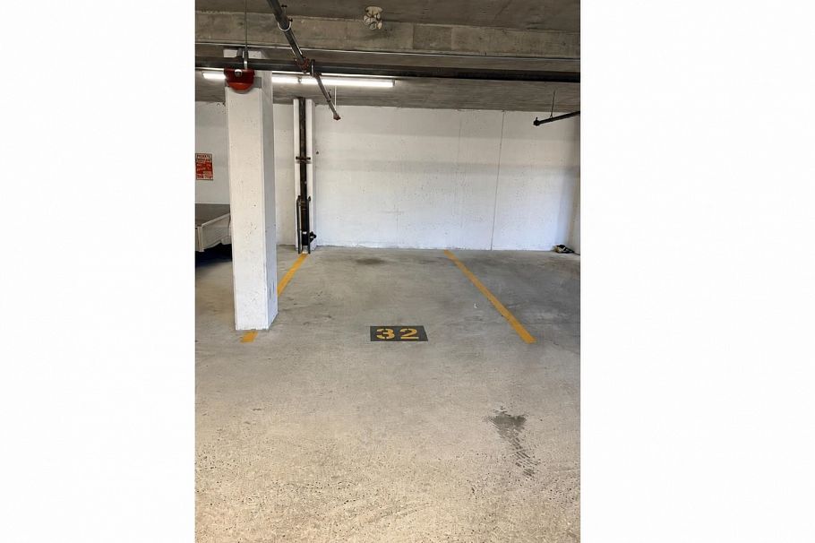 208 333 E 1st Street North Vancouver, BC - 27