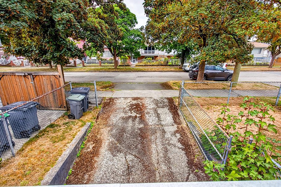 2175 Waverley Avenue Vancouver, BC - 25