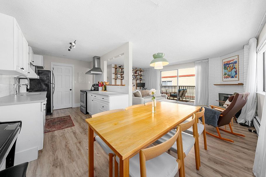 202 1610 Chesterfield Avenue North Vancouver, BC - 2