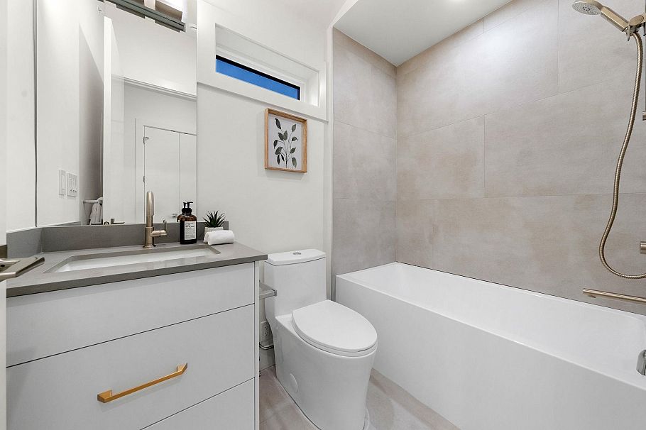 1 1582 E 2nd Avenue Vancouver, BC - 34