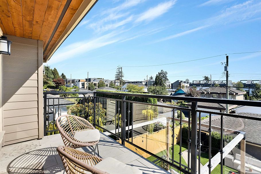 545 E 4th Street North Vancouver, BC - 25