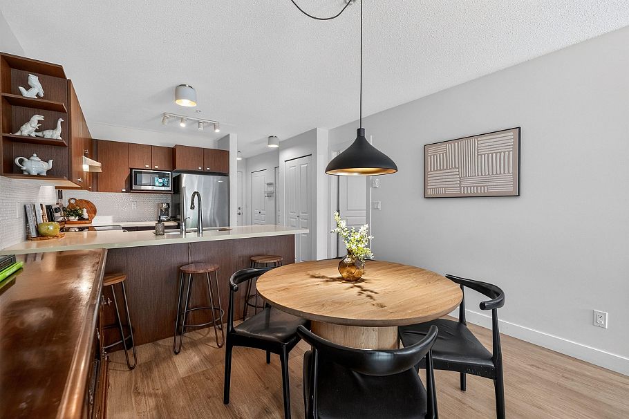 222 4550 Fraser Street Vancouver, BC - 5
