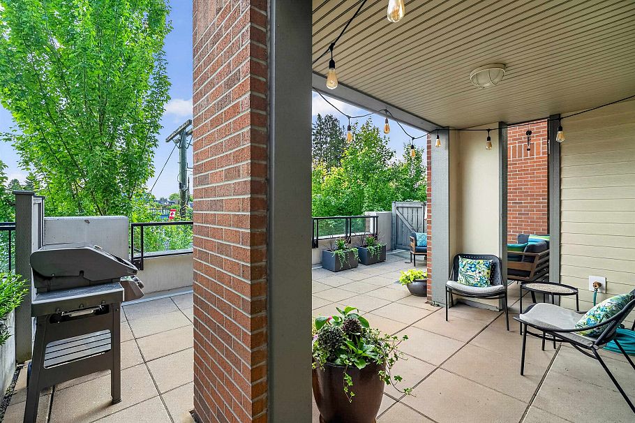 222 4550 Fraser Street Vancouver, BC - 9