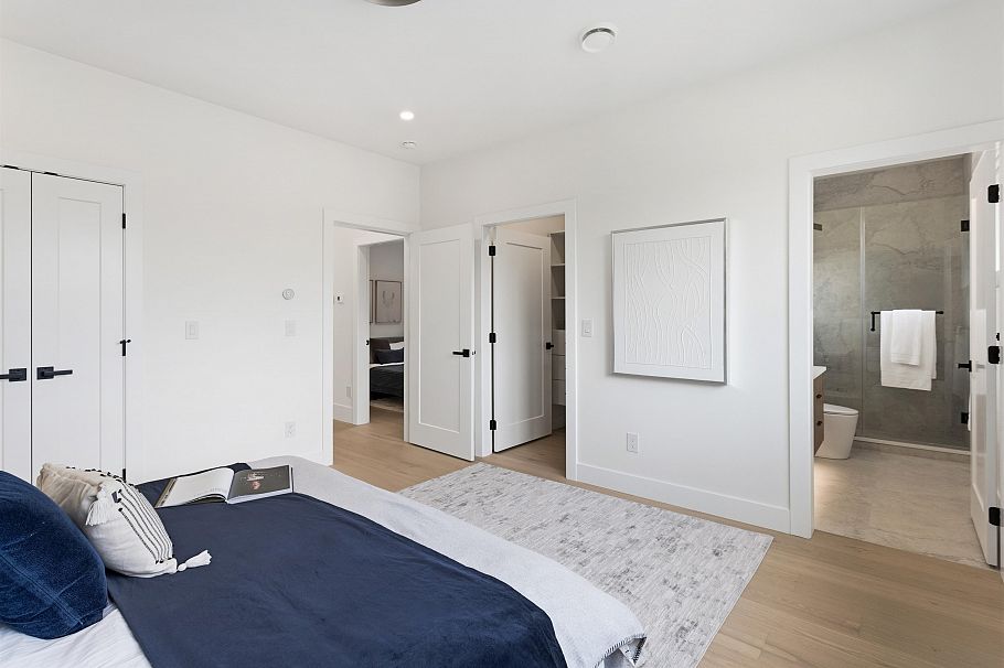 1 2258 Napier Street Vancouver, BC - 14