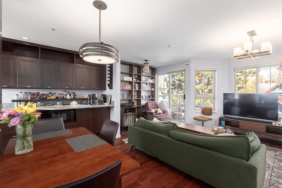 34 2375 W Broadway Vancouver, BC - 3
