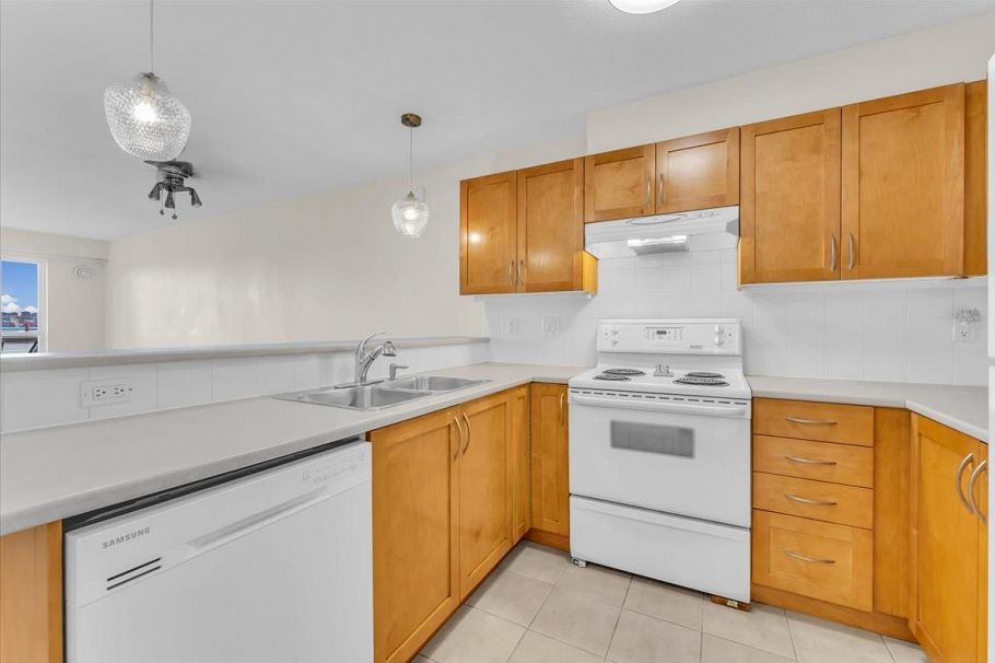 208 333 E 1st Street North Vancouver, BC - 9