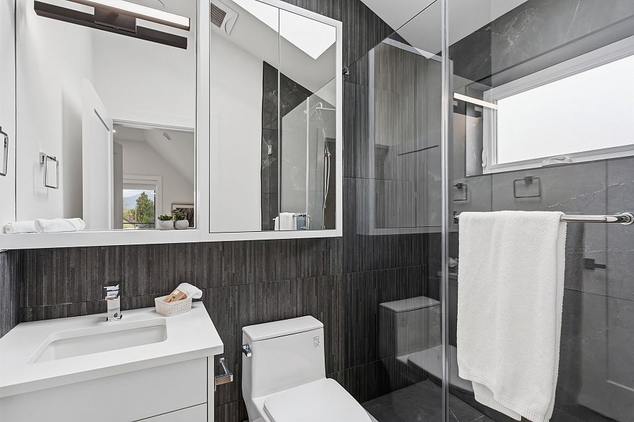 1 2258 Napier Street Vancouver, BC - 25