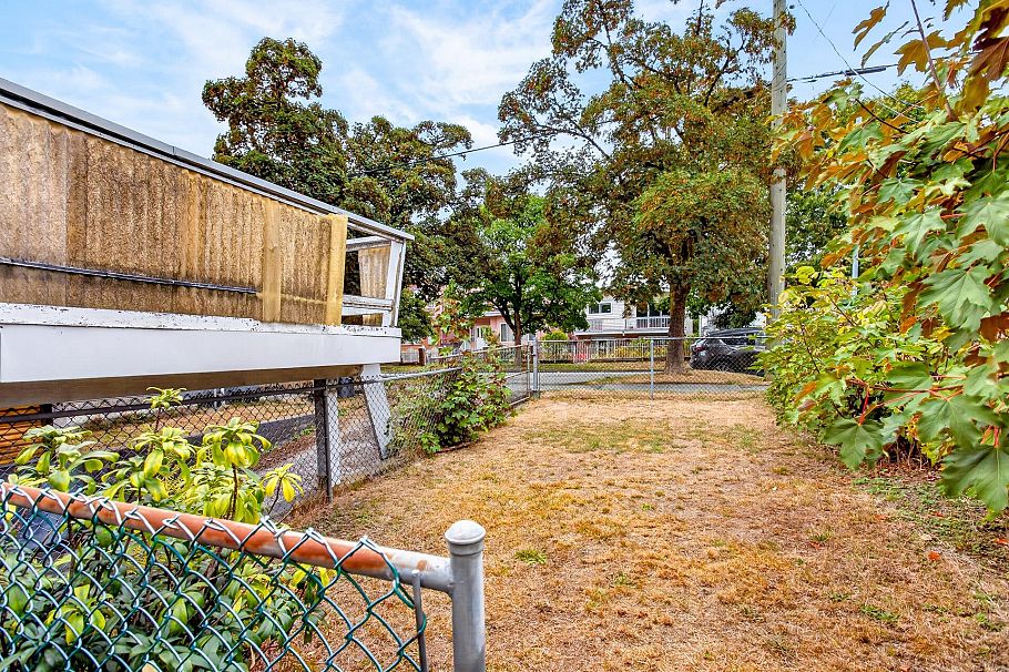 2175 Waverley Avenue Vancouver, BC - 27