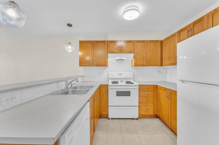 208 333 E 1st Street North Vancouver, BC - 6
