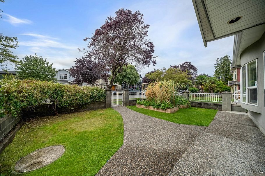 1140 Hazelton Street Vancouver, BC - 2
