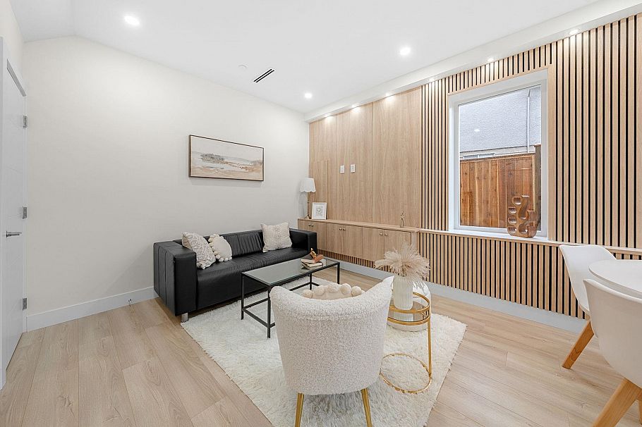 4 3581 Haida Drive Vancouver, BC - 2