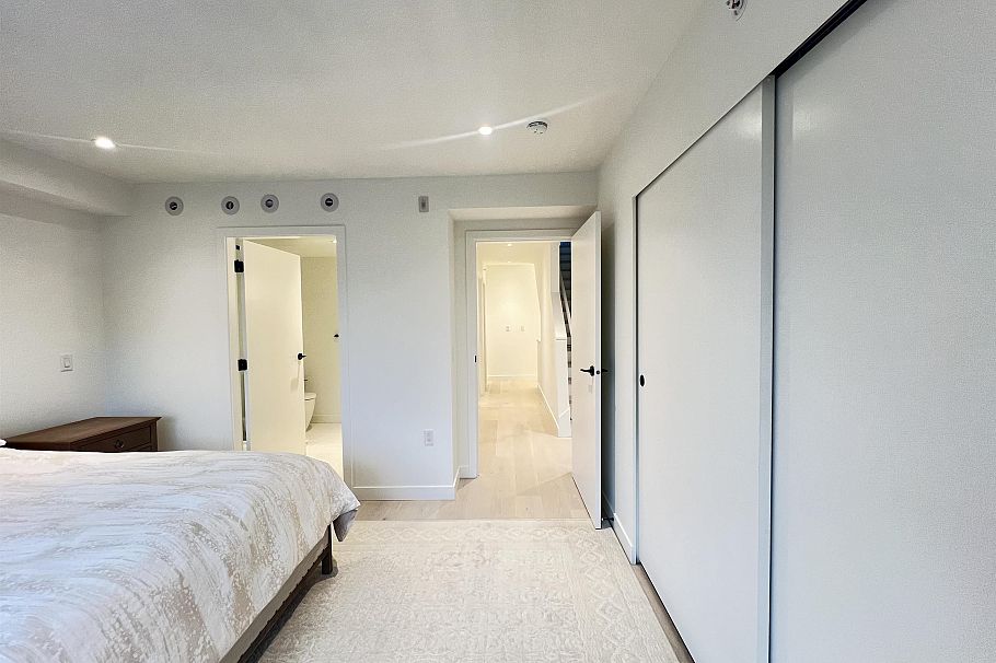 34 530 W 28th Avenue Vancouver, BC - 25