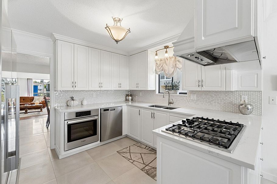2581 E 3rd Avenue Vancouver, BC - 11