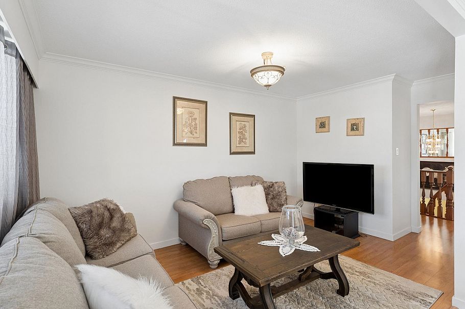 2581 E 3rd Avenue Vancouver, BC - 15